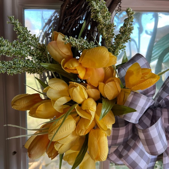 Spring collection- Tulips grapevine wreath - Picture 5 of 6